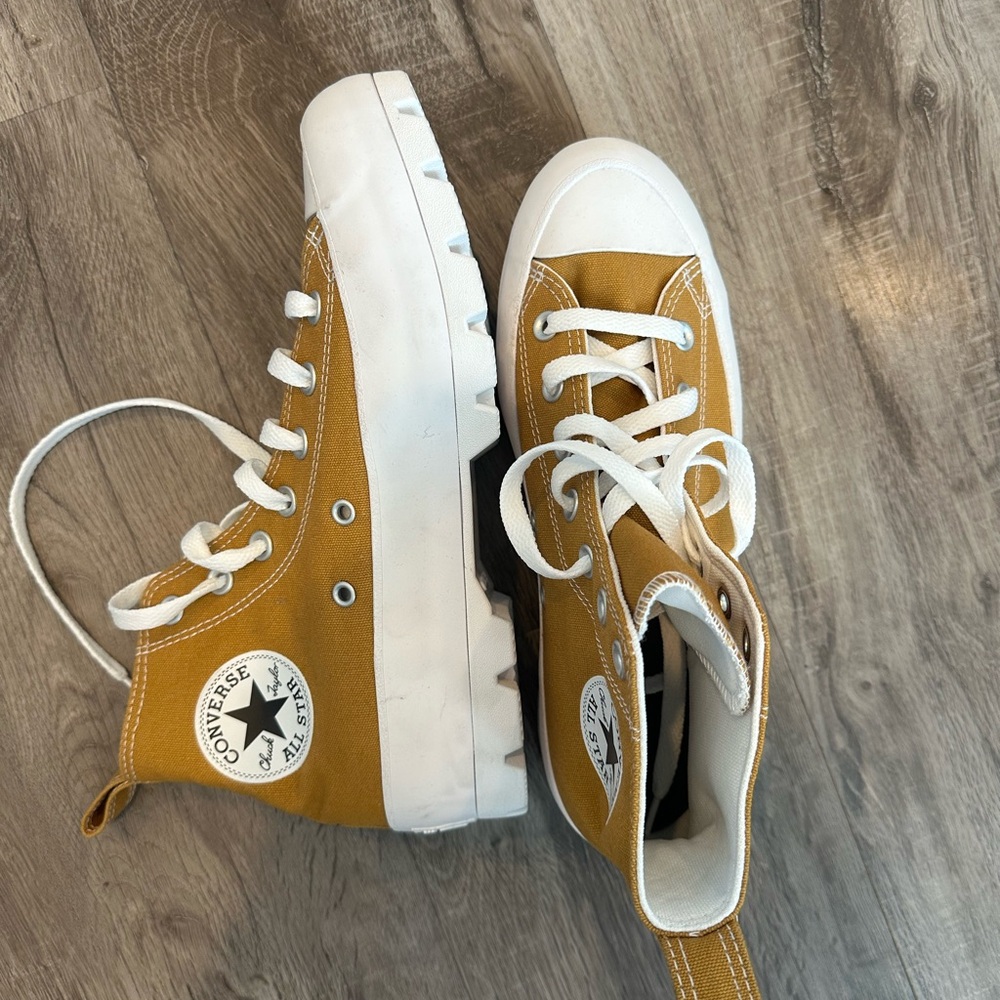 Brand new converse size 8